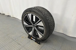 sininen Polestar 2 2023 kuva 13.
