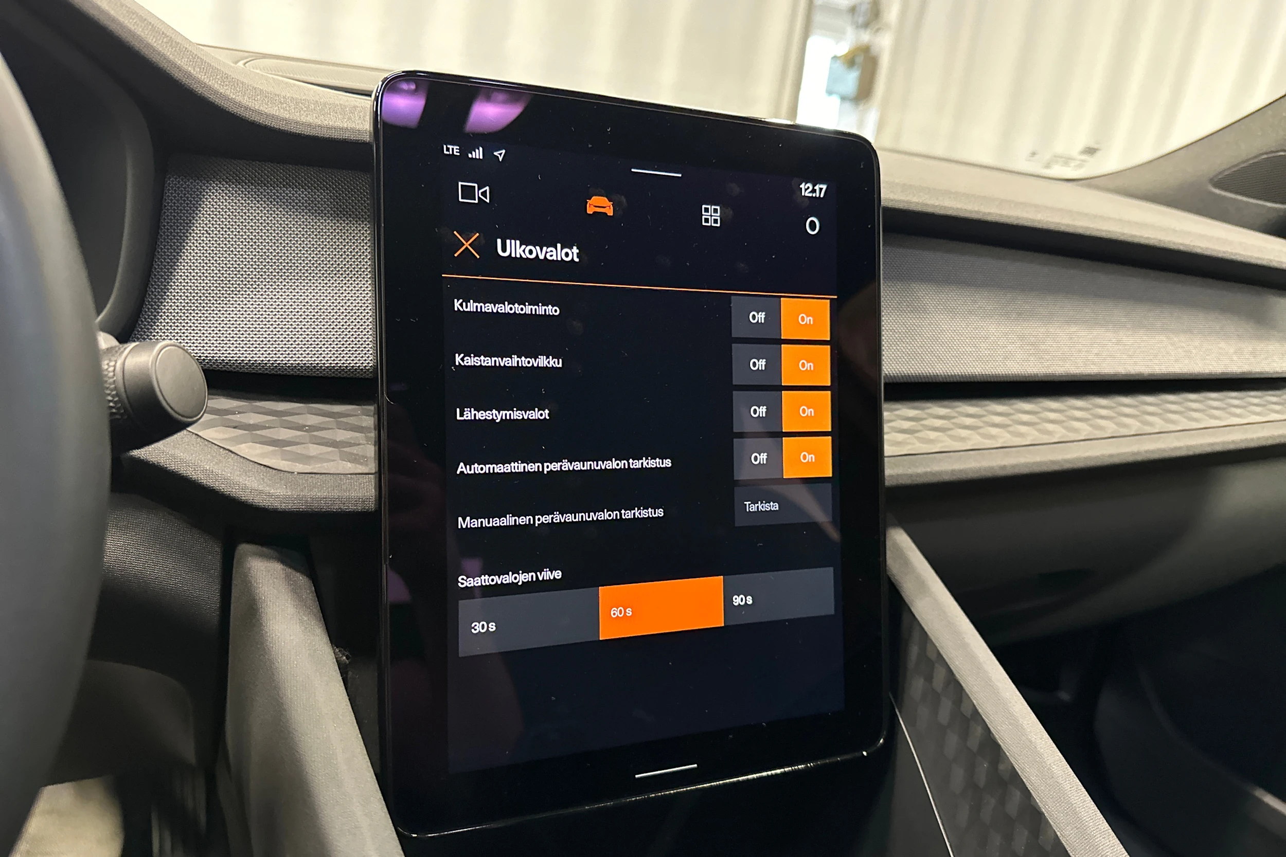 sininen Polestar 2 2023 kuva 23.