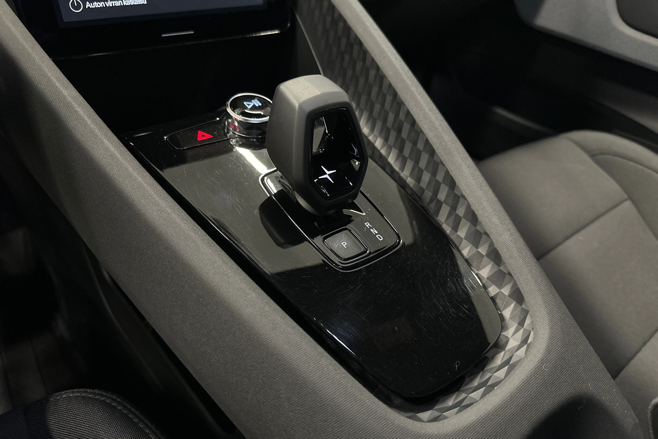sininen Polestar 2 2023 kuva 24.