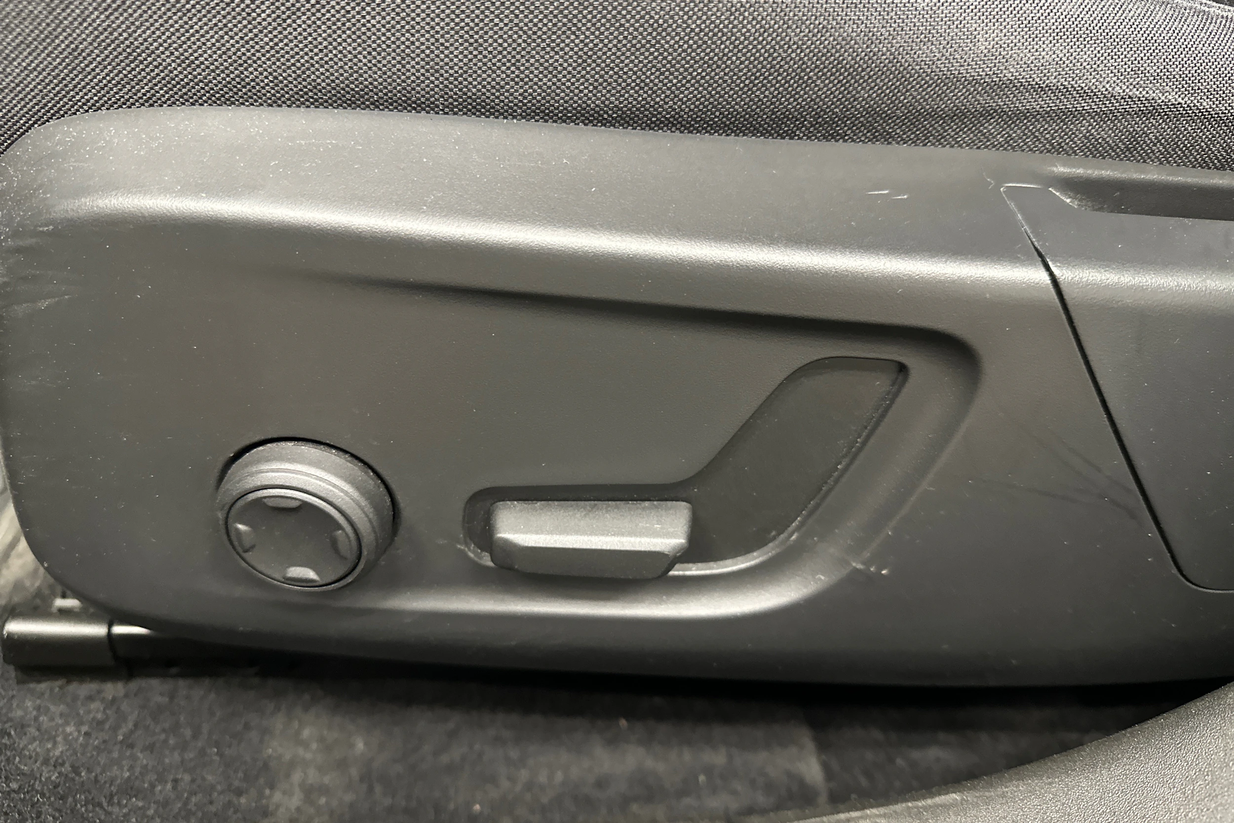sininen Polestar 2 2023 kuva 26.