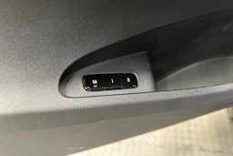 sininen Polestar 2 2023 kuva 27.