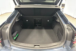 sininen Polestar 2 2023 kuva 28.