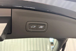 sininen Polestar 2 2023 kuva 29.