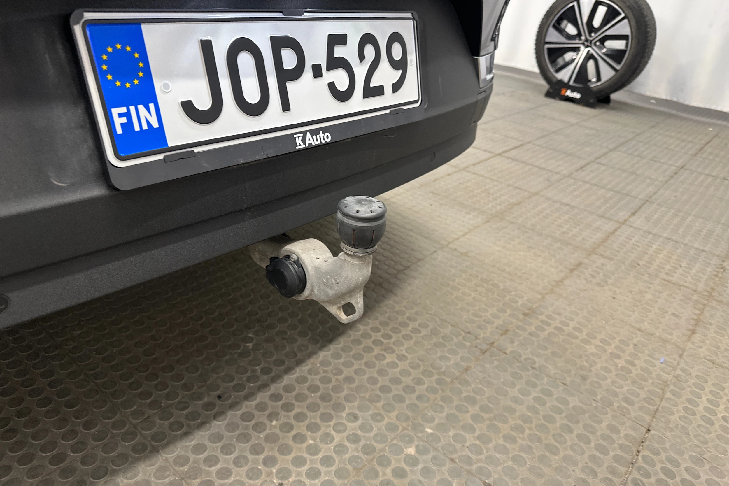 sininen Polestar 2 2023 kuva 31.