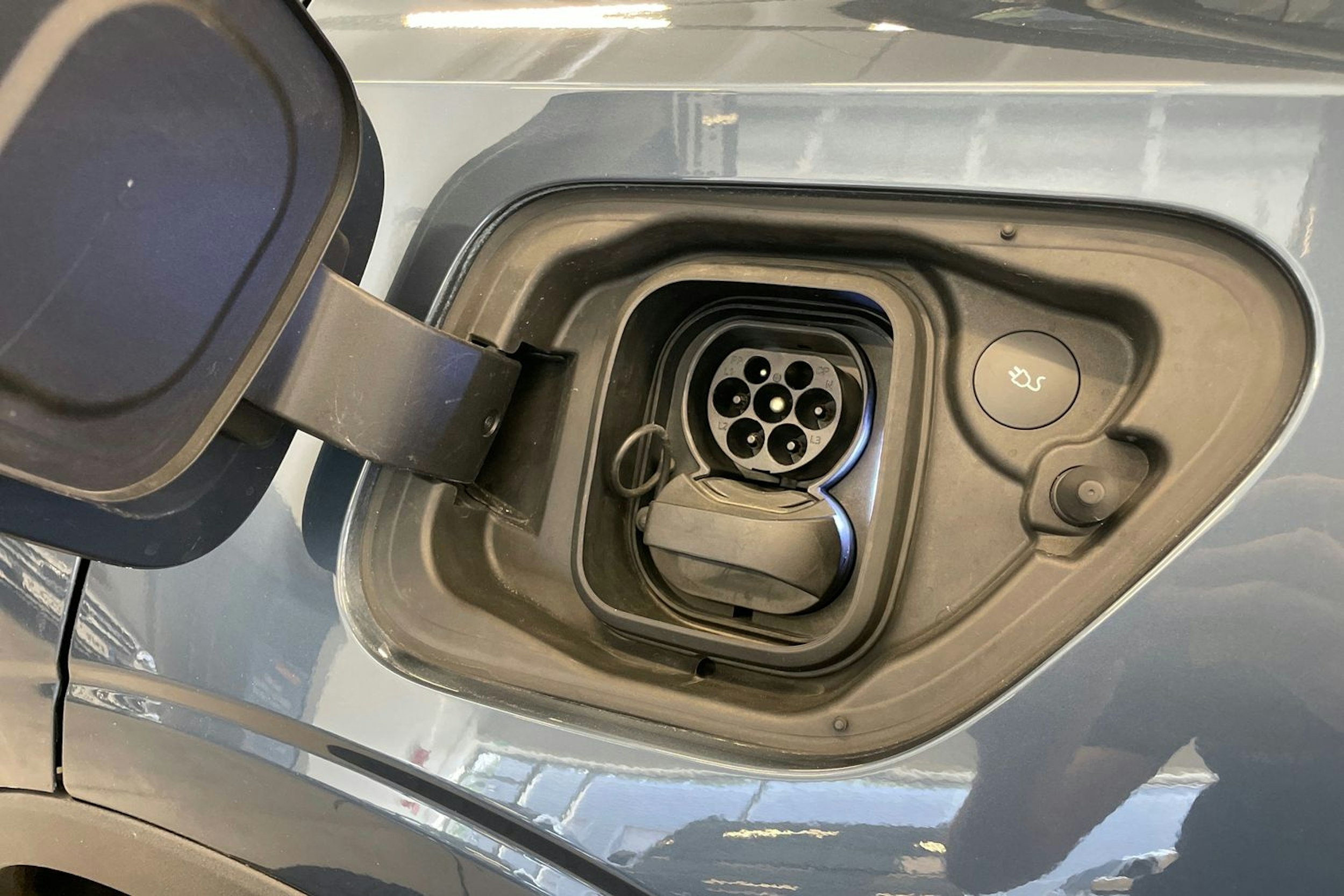 sininen Polestar 2 2023 kuva 27.