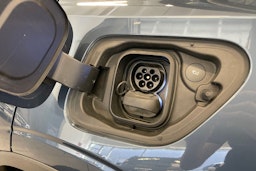 sininen Polestar 2 2023 kuva 27.