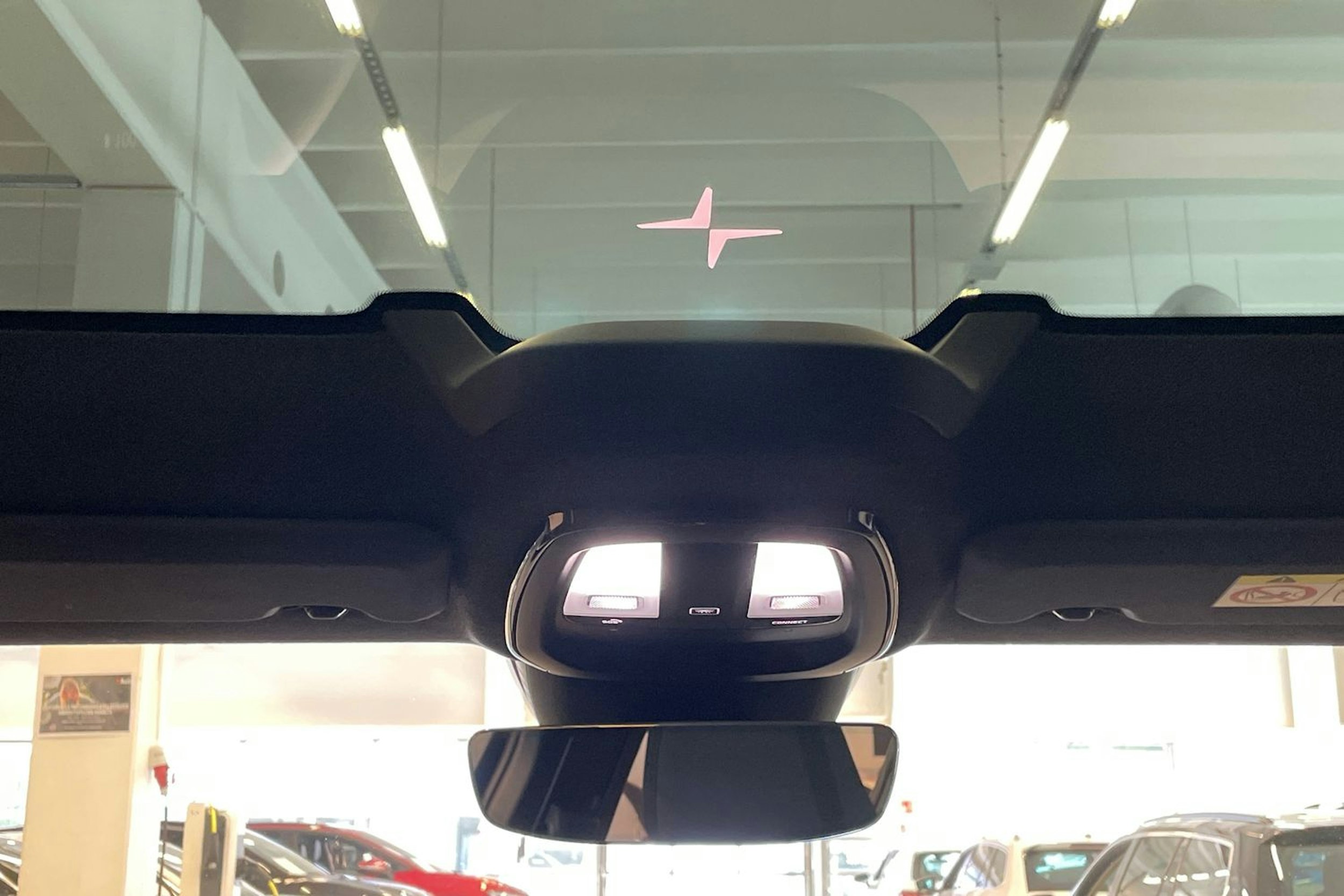sininen Polestar 2 2023 kuva 29.