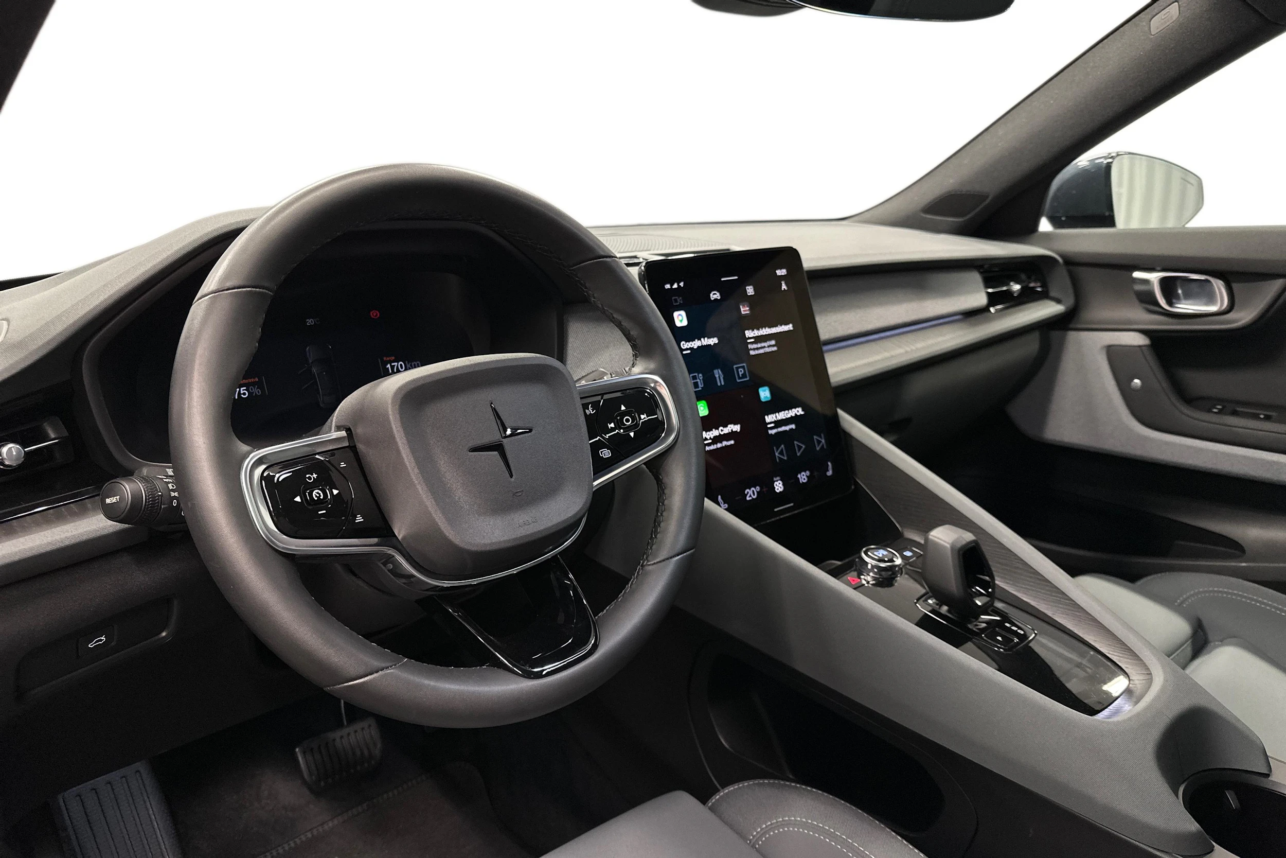 sininen Polestar 2 2023 kuva 8.