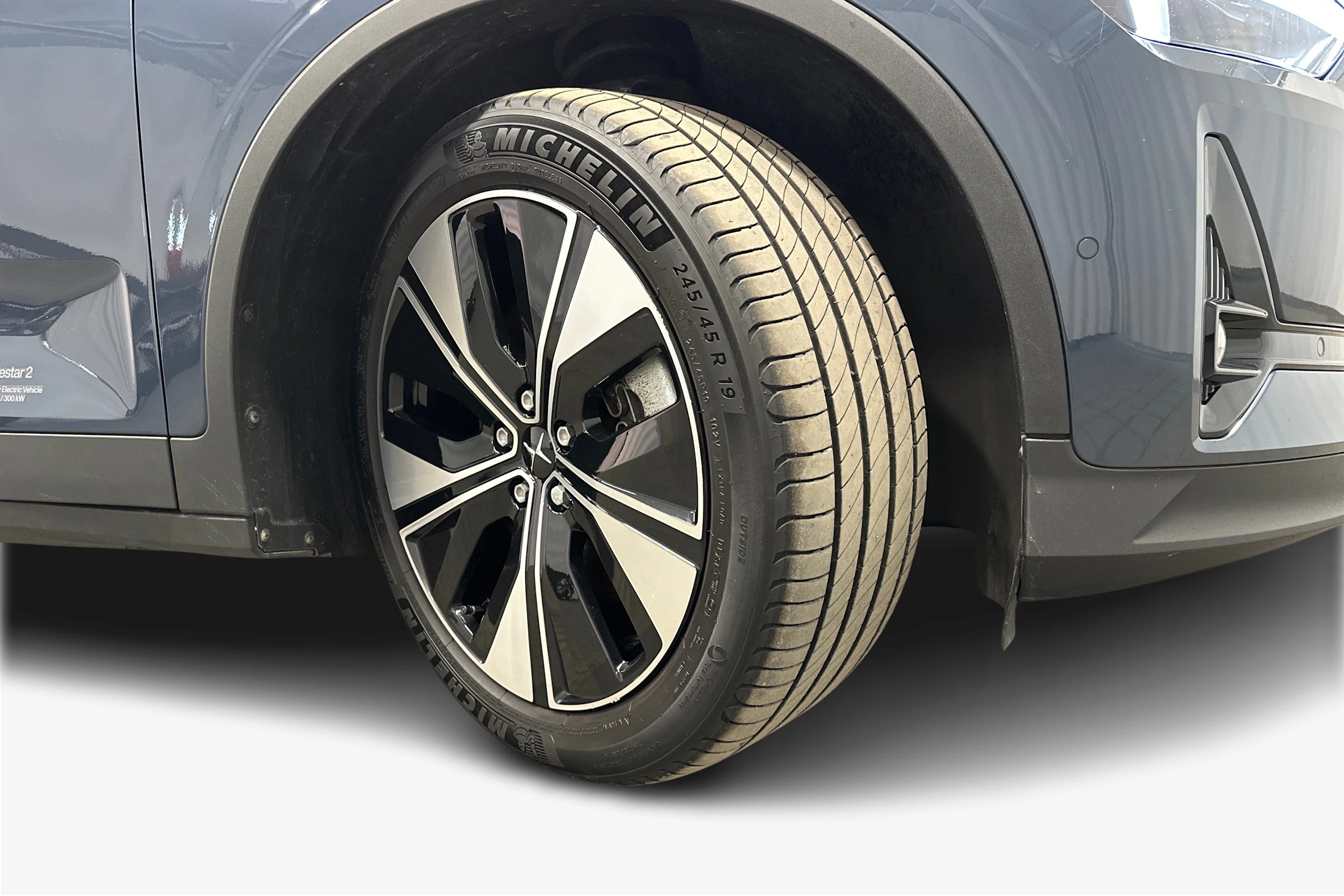 sininen Polestar 2 2023 kuva 12.