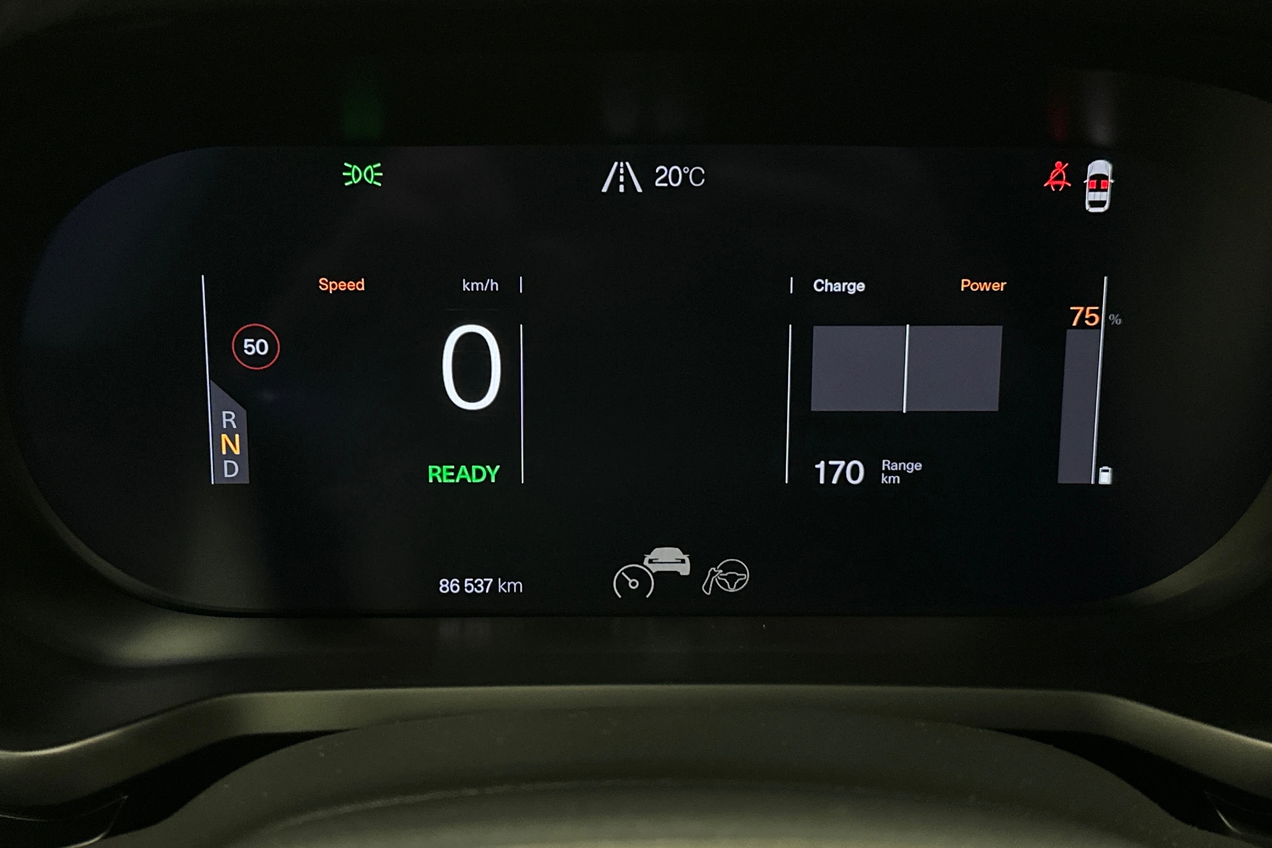 sininen Polestar 2 2023 kuva 17.
