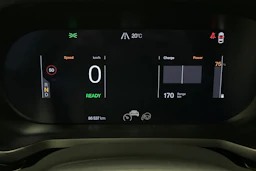 sininen Polestar 2 2023 kuva 17.