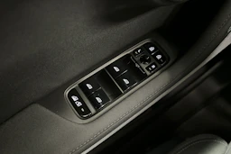 sininen Polestar 2 2023 kuva 18.