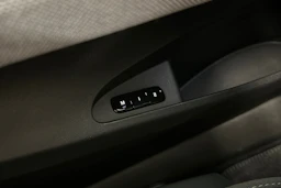 sininen Polestar 2 2023 kuva 19.