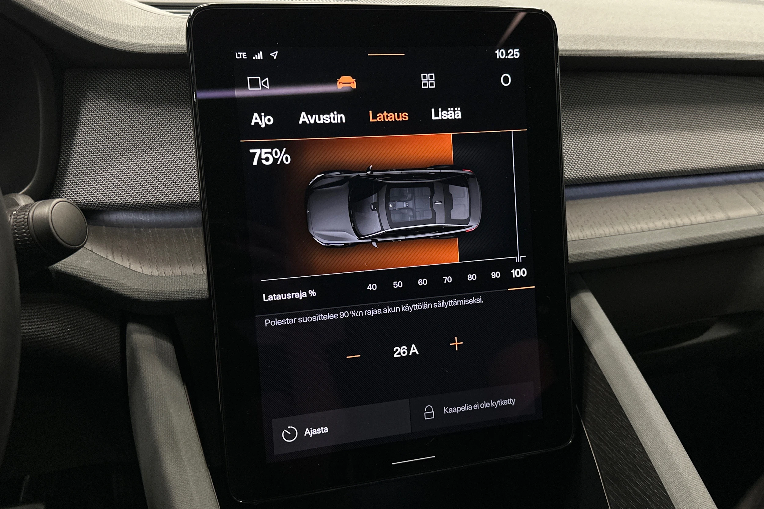 sininen Polestar 2 2023 kuva 23.
