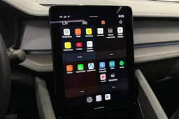 sininen Polestar 2 2023 kuva 25.