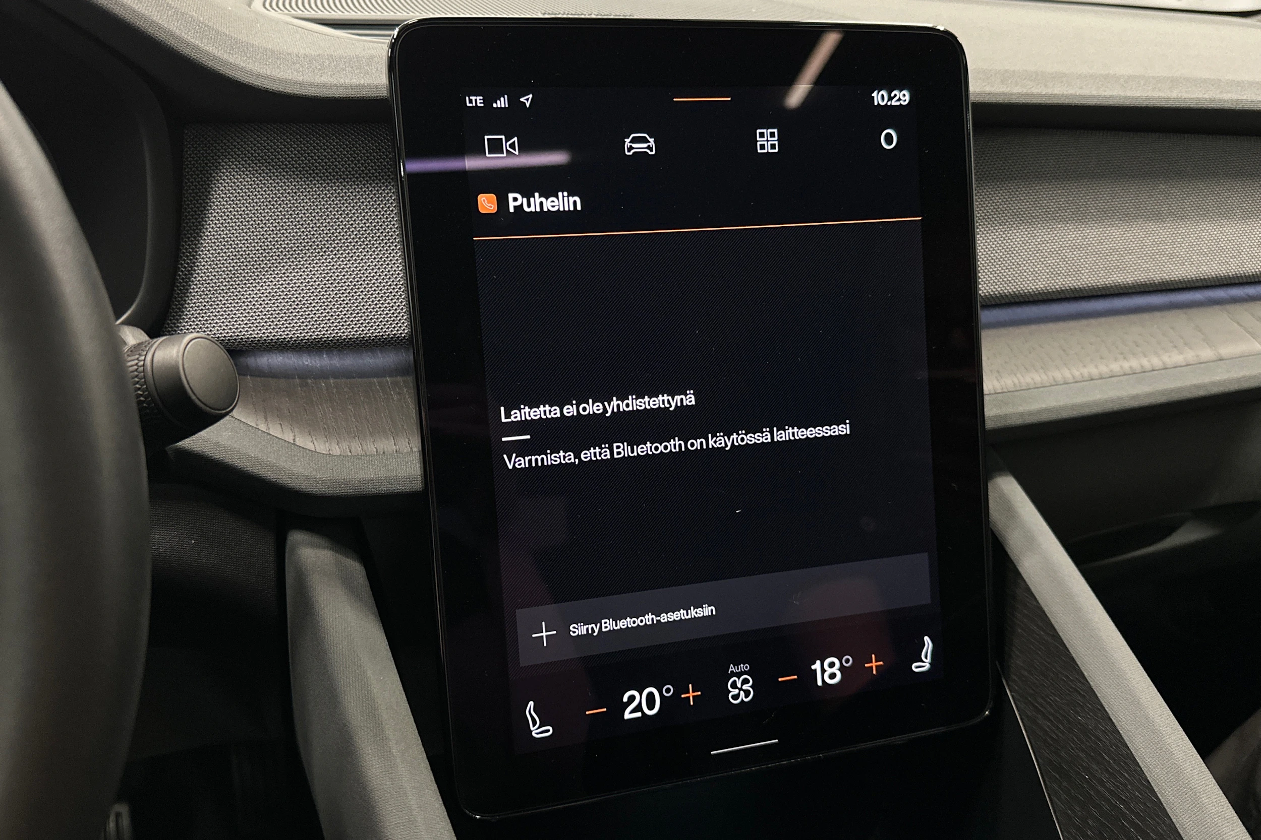 sininen Polestar 2 2023 kuva 29.