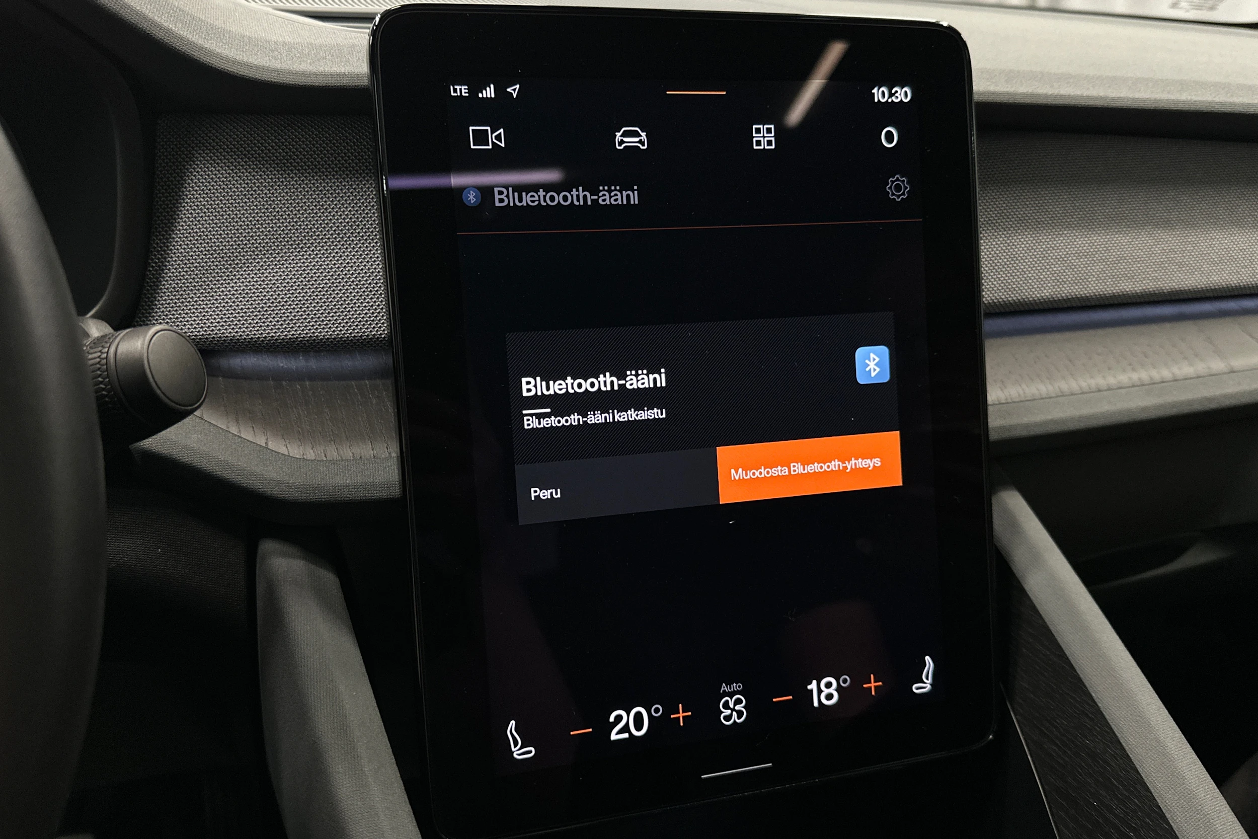 sininen Polestar 2 2023 kuva 32.