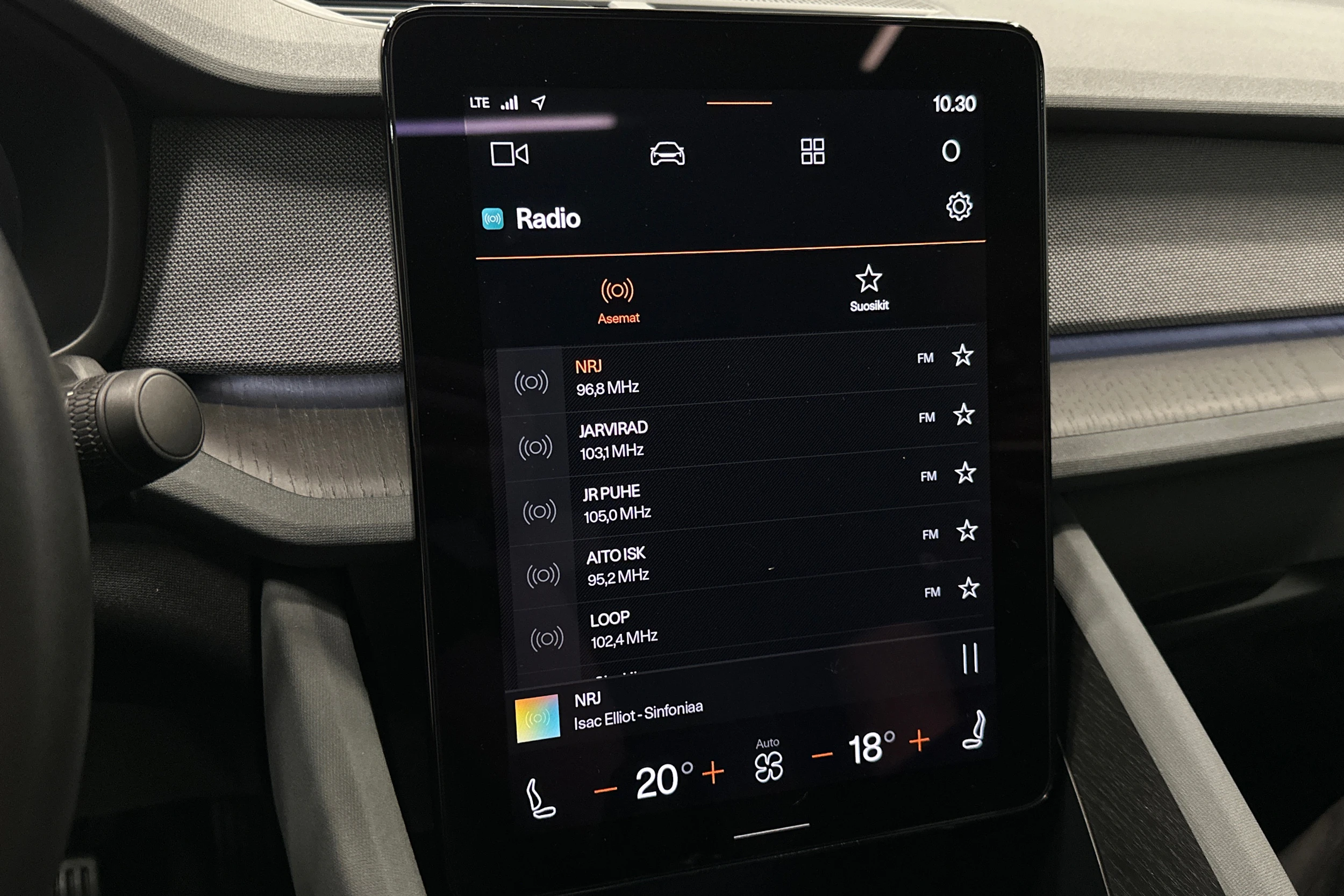 sininen Polestar 2 2023 kuva 33.