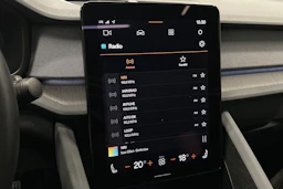 sininen Polestar 2 2023 kuva 33.