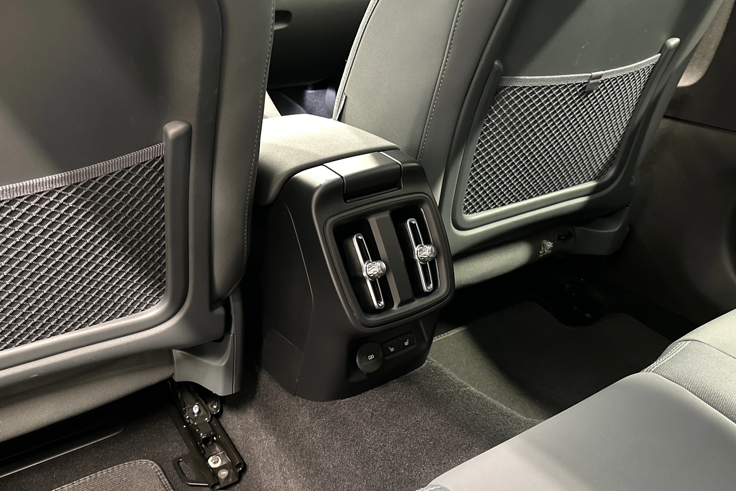 sininen Polestar 2 2023 kuva 40.