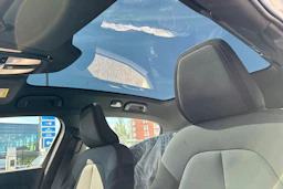 valkoinen Polestar 2 2023 kuva 5.