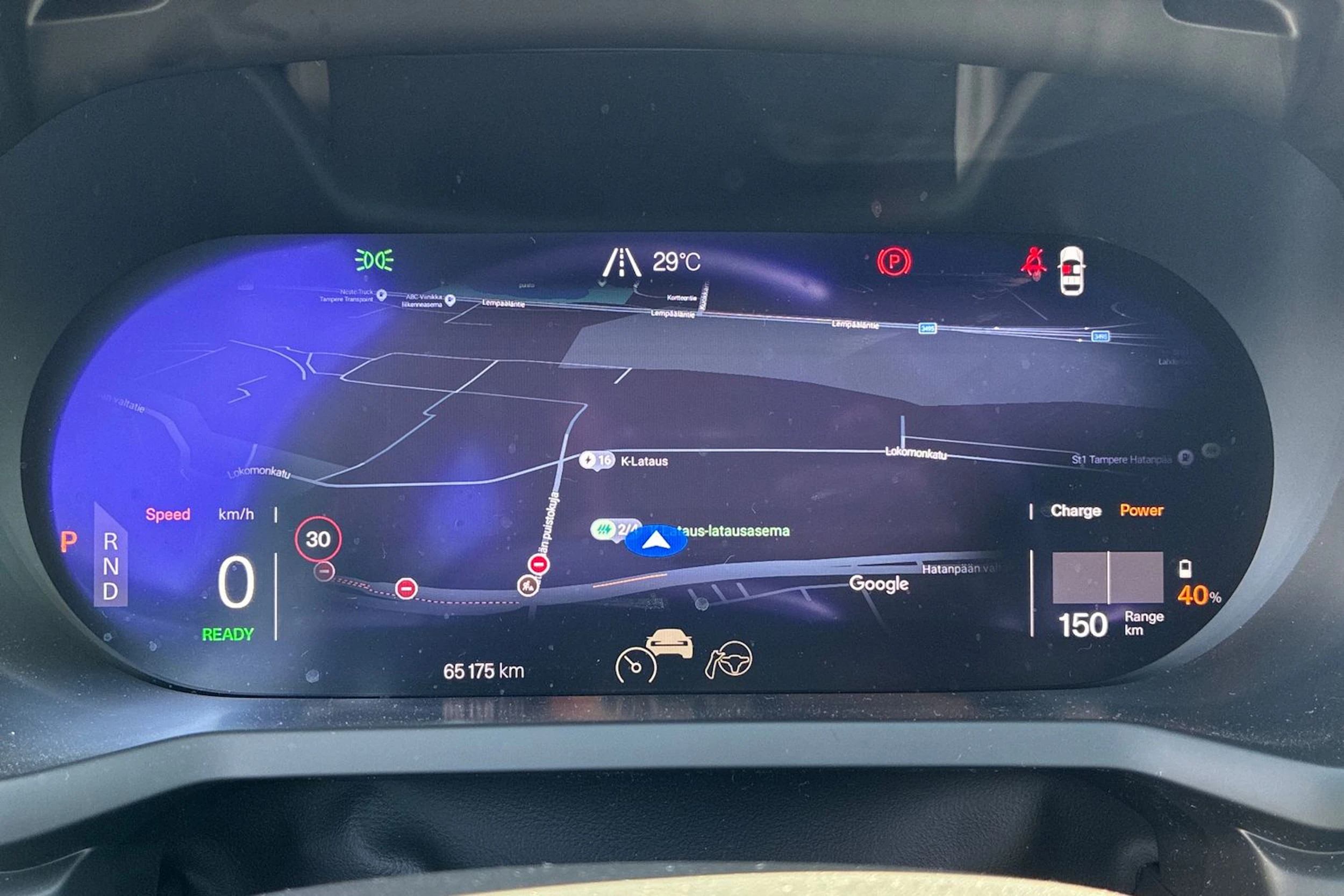 valkoinen Polestar 2 2023 kuva 7.