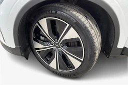 valkoinen Polestar 2 2023 kuva 9.