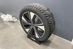 valkoinen Polestar 2 2023 kuva 11.