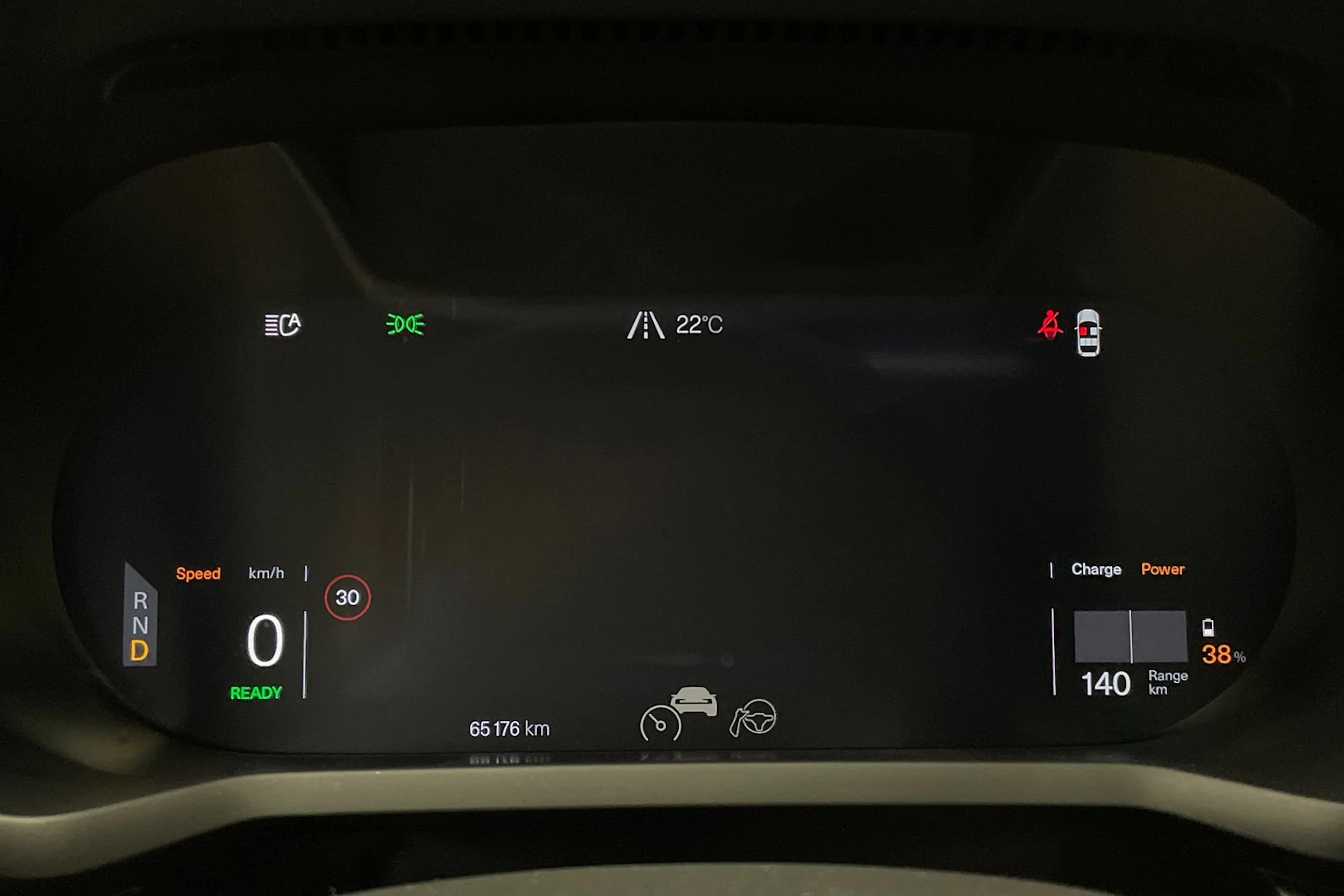 valkoinen Polestar 2 2023 kuva 13.