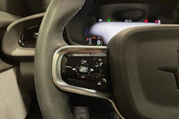 valkoinen Polestar 2 2023 kuva 19.