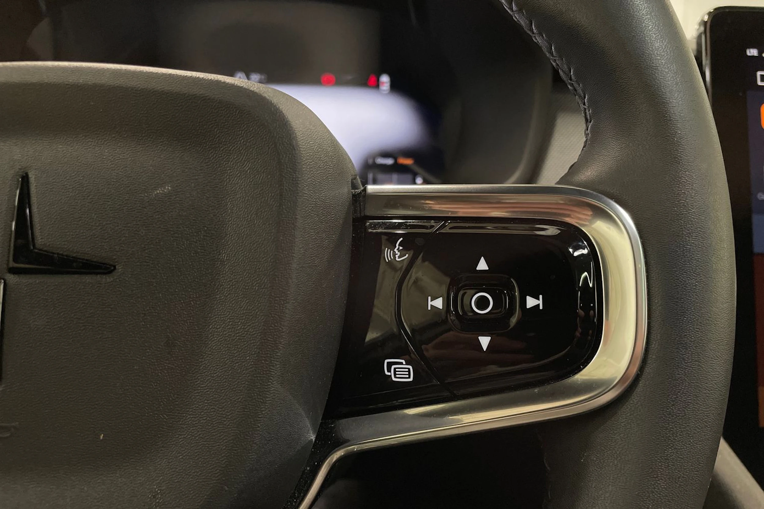 valkoinen Polestar 2 2023 kuva 20.