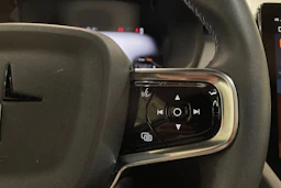 valkoinen Polestar 2 2023 kuva 20.