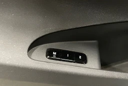 valkoinen Polestar 2 2023 kuva 21.