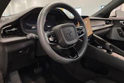 valkoinen Polestar 2 2023 kuva 24.