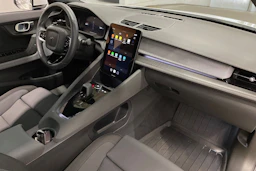 valkoinen Polestar 2 2023 kuva 26.