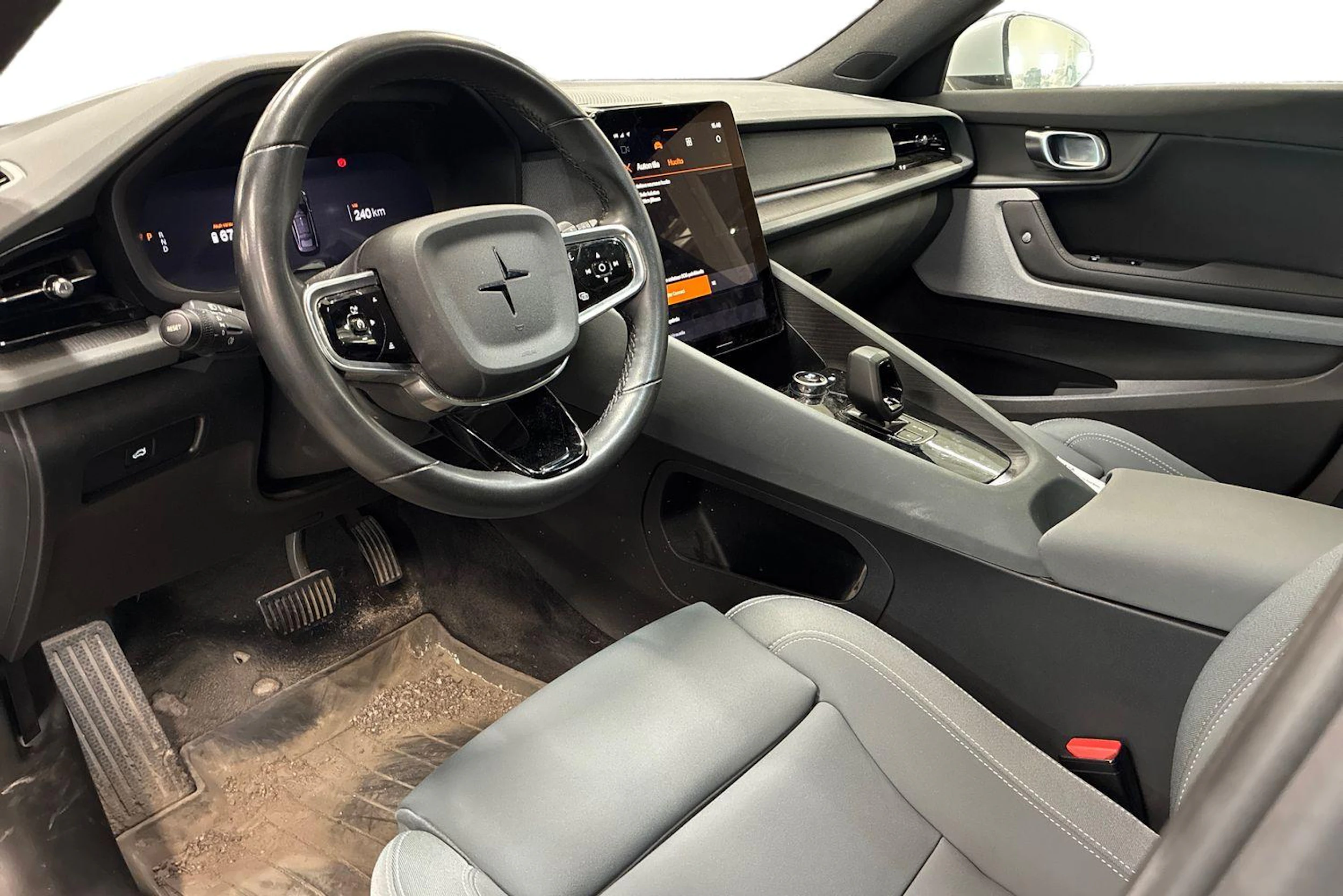 harmaa Polestar 2 2023 kuva 3.