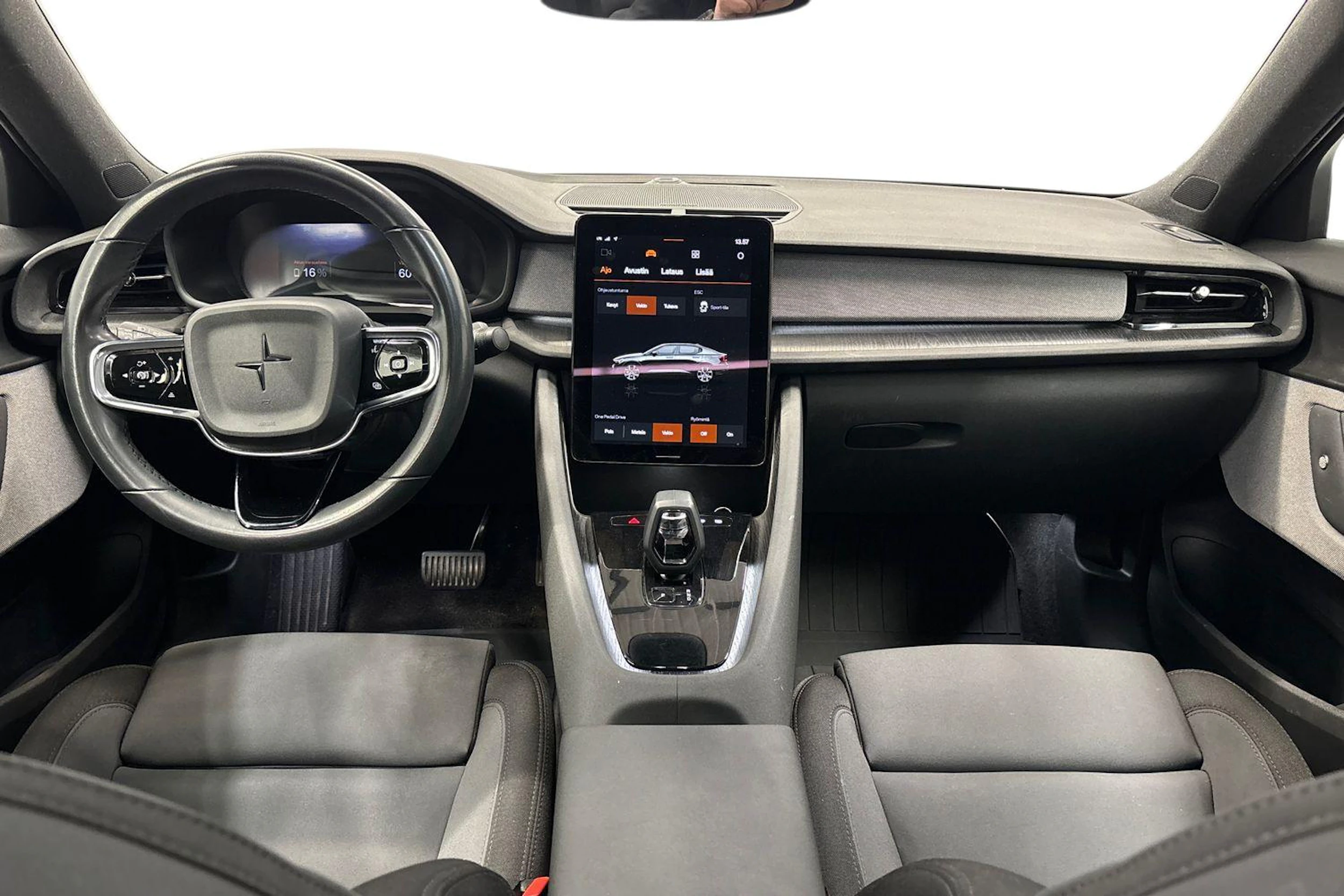 harmaa Polestar 2 2023 kuva 7.