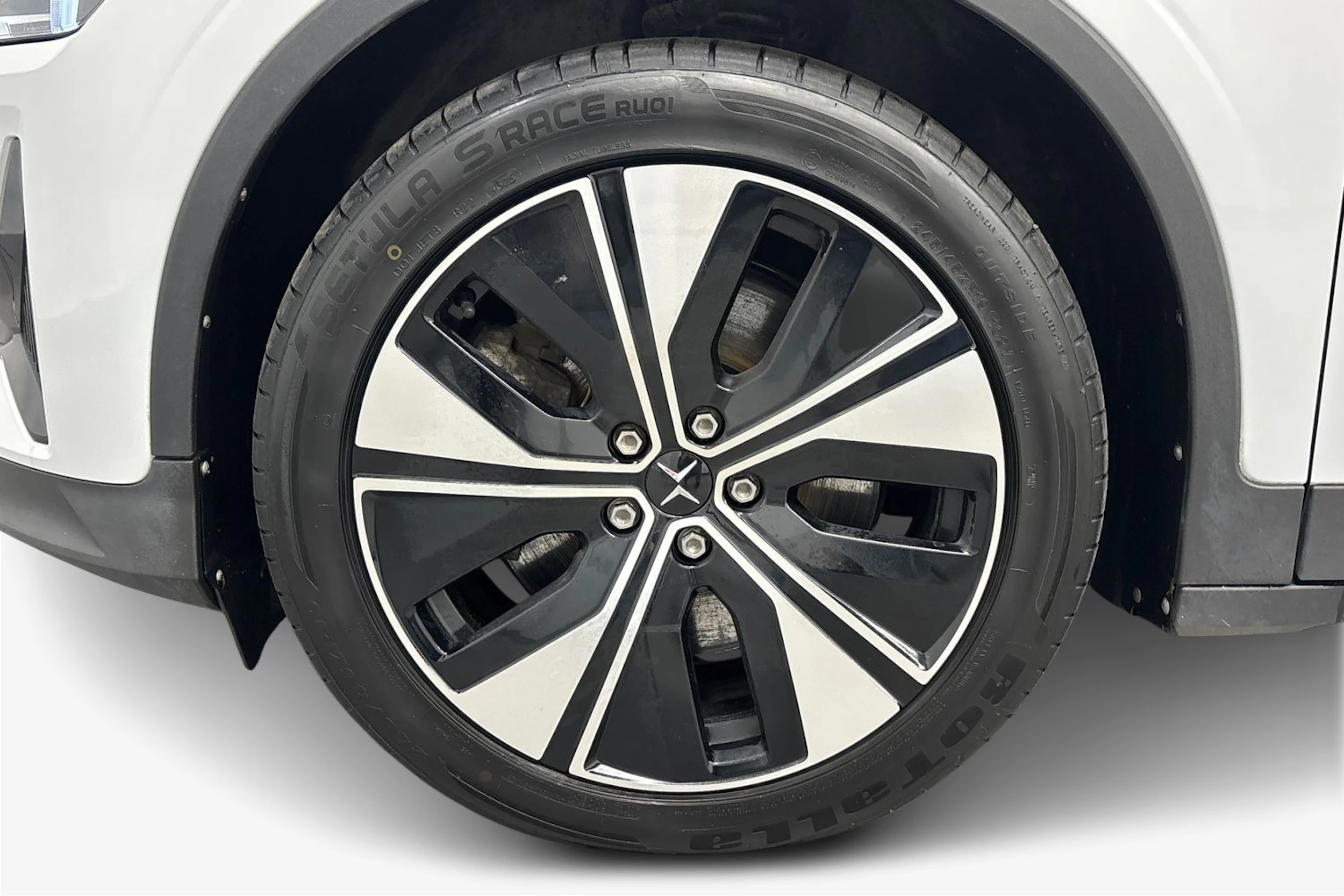 harmaa Polestar 2 2023 kuva 9.