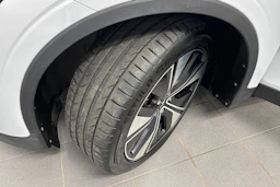 harmaa Polestar 2 2023 kuva 10.