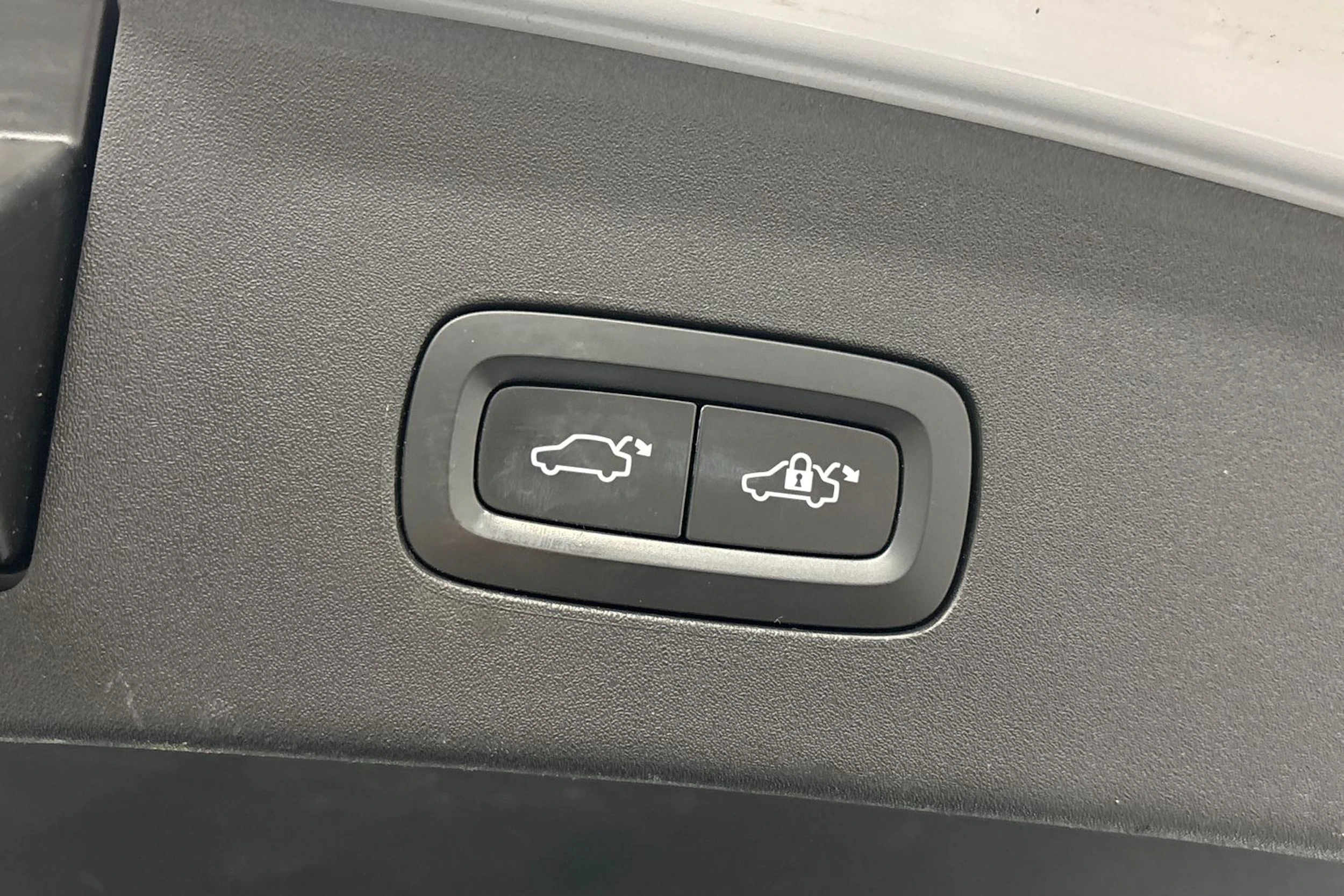 harmaa Polestar 2 2023 kuva 14.