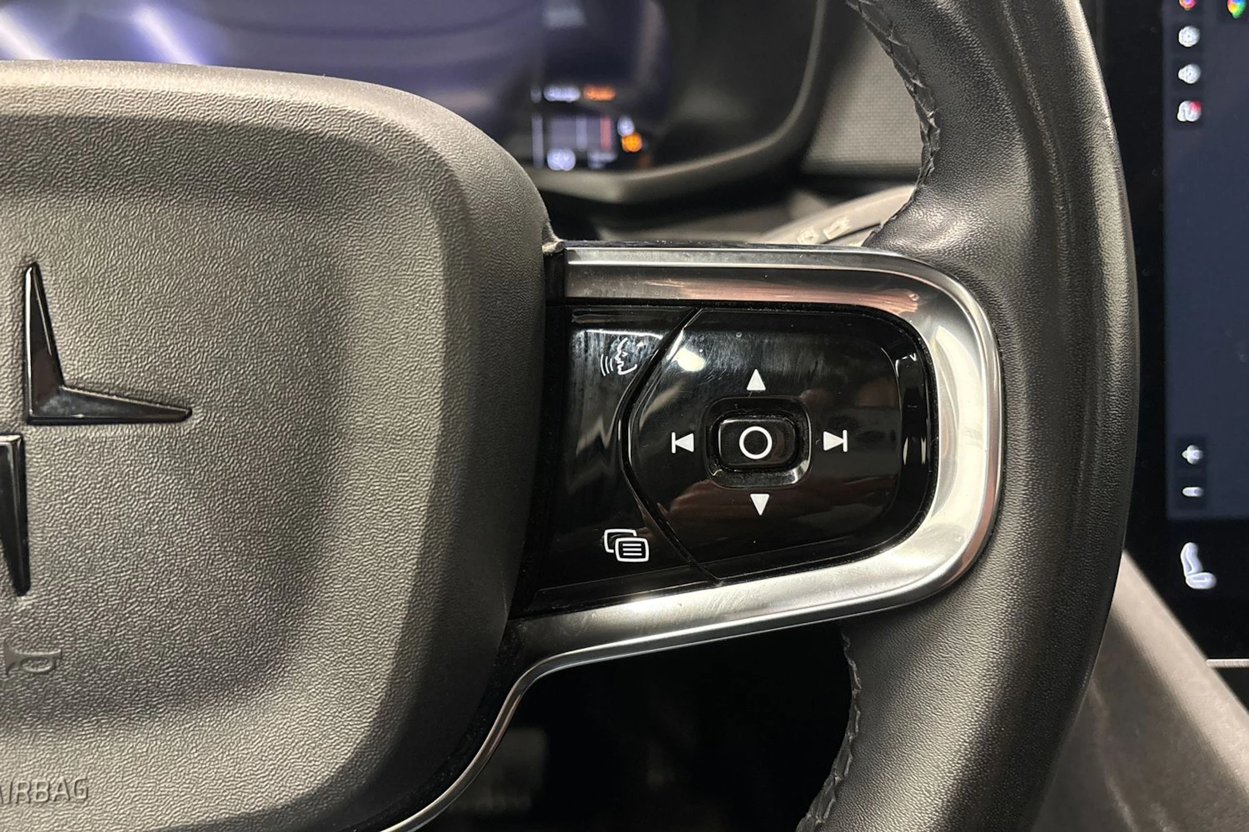 harmaa Polestar 2 2023 kuva 19.