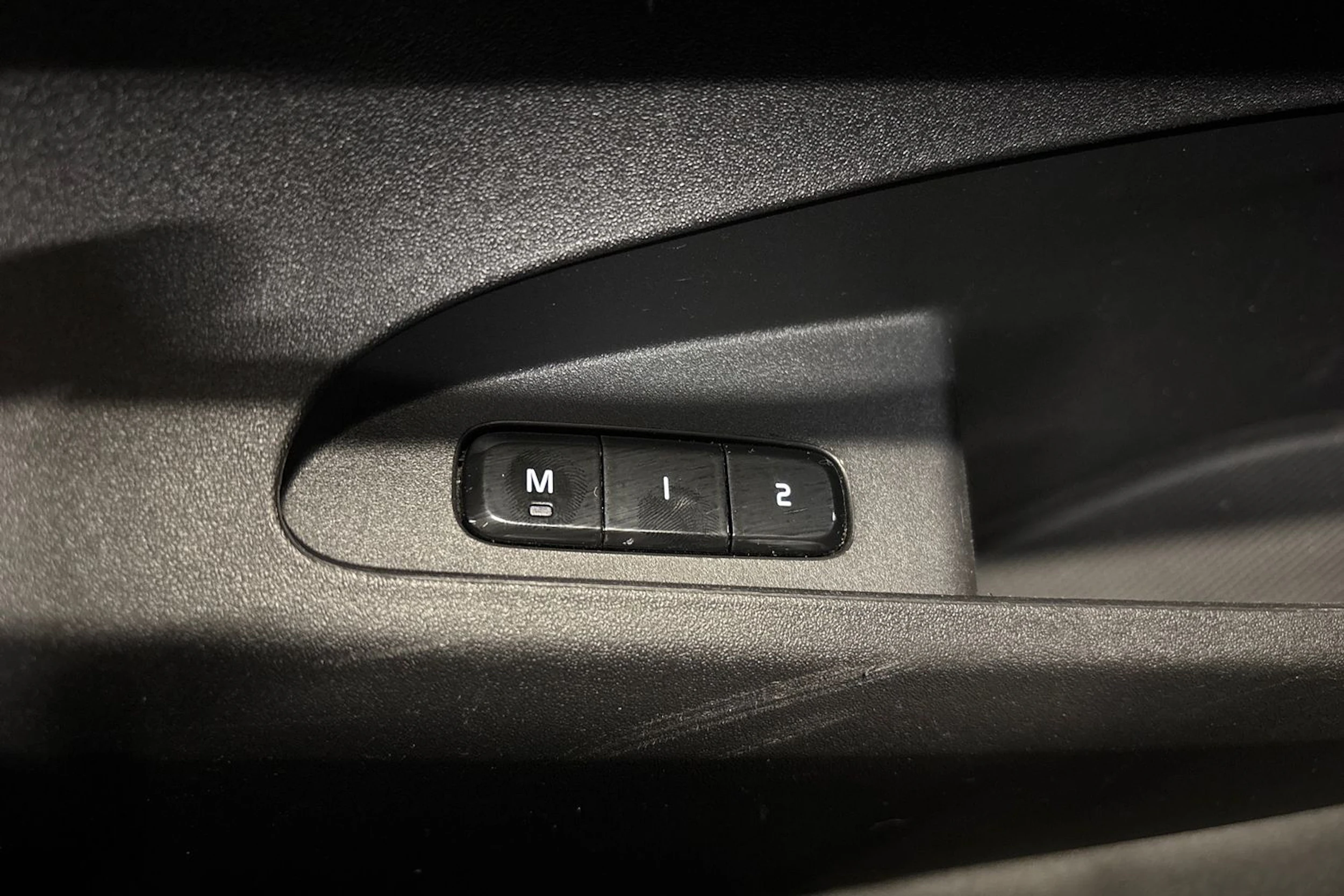 harmaa Polestar 2 2023 kuva 20.