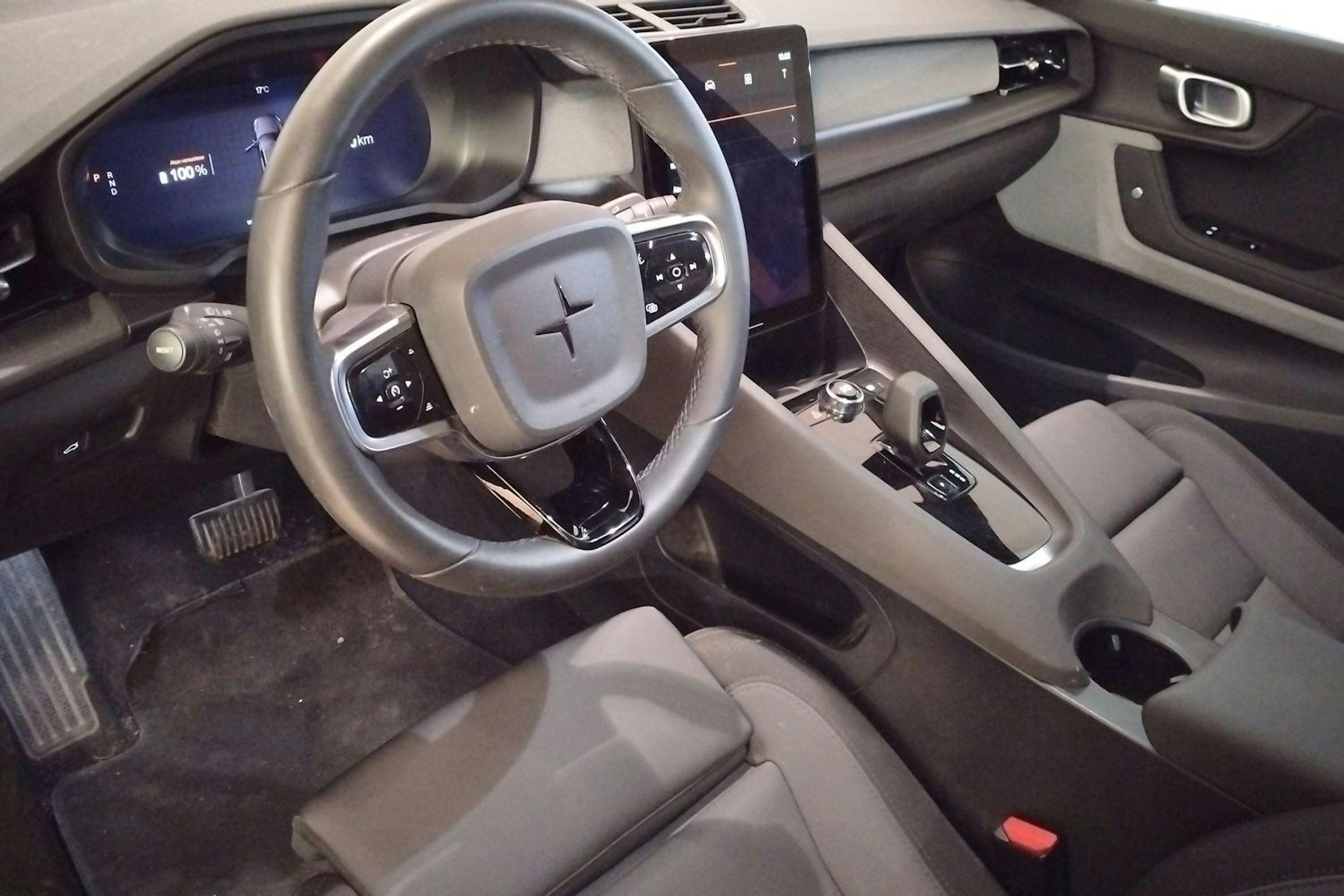 Musta Polestar 2 2023 kuva 3.