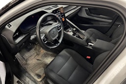 valkoinen Polestar 2 2023 kuva 3.