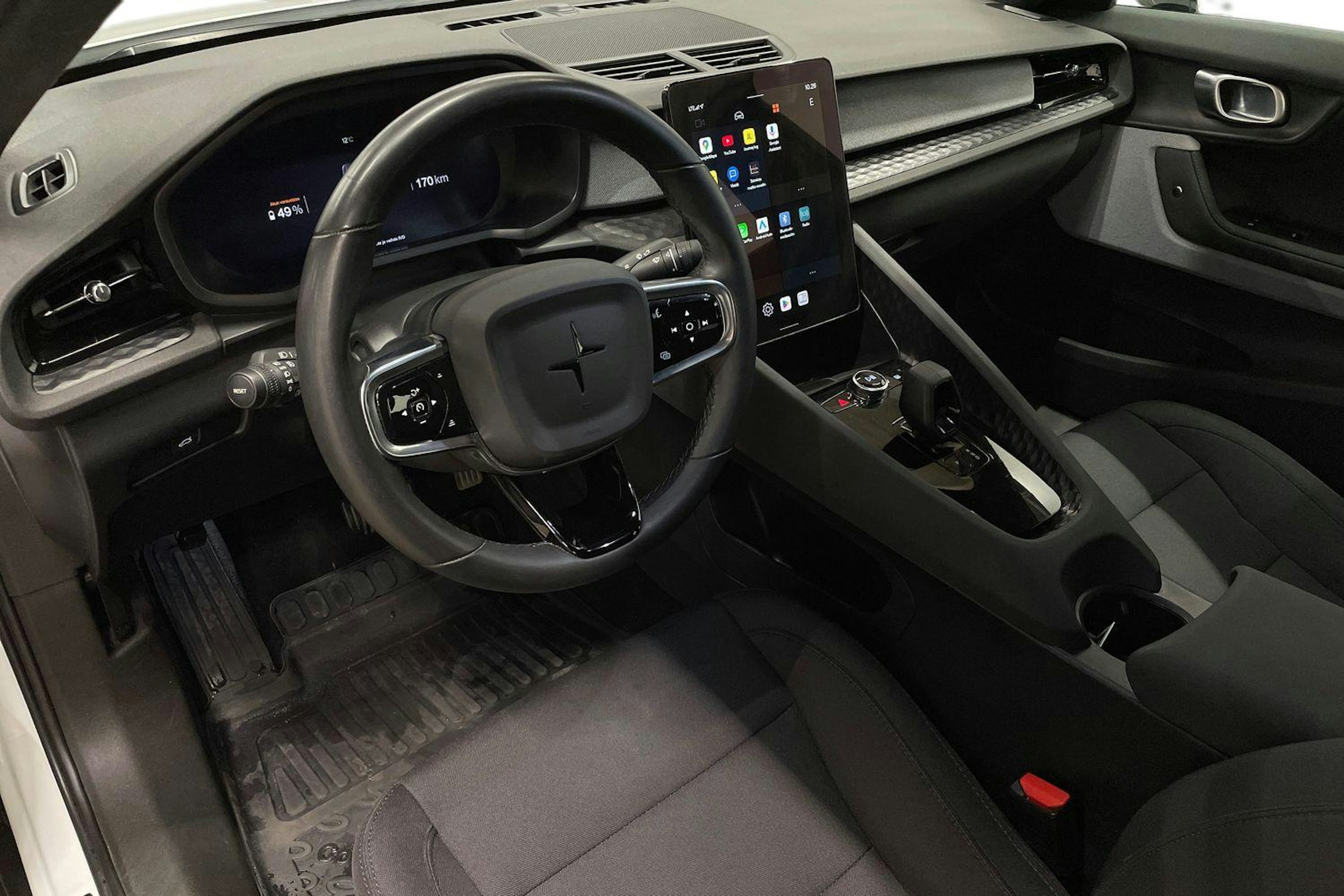 valkoinen Polestar 2 2023 kuva 6.