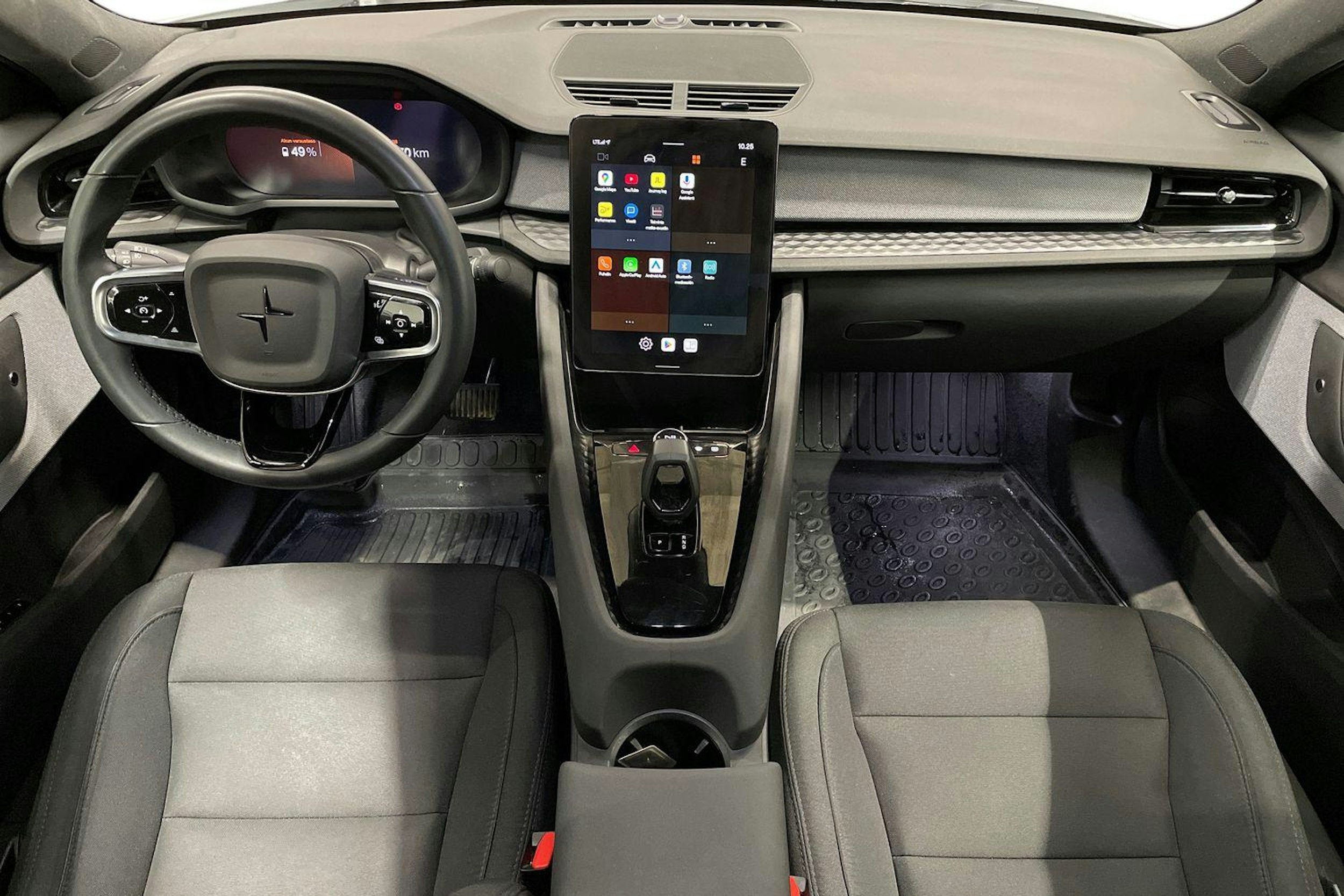 valkoinen Polestar 2 2023 kuva 7.