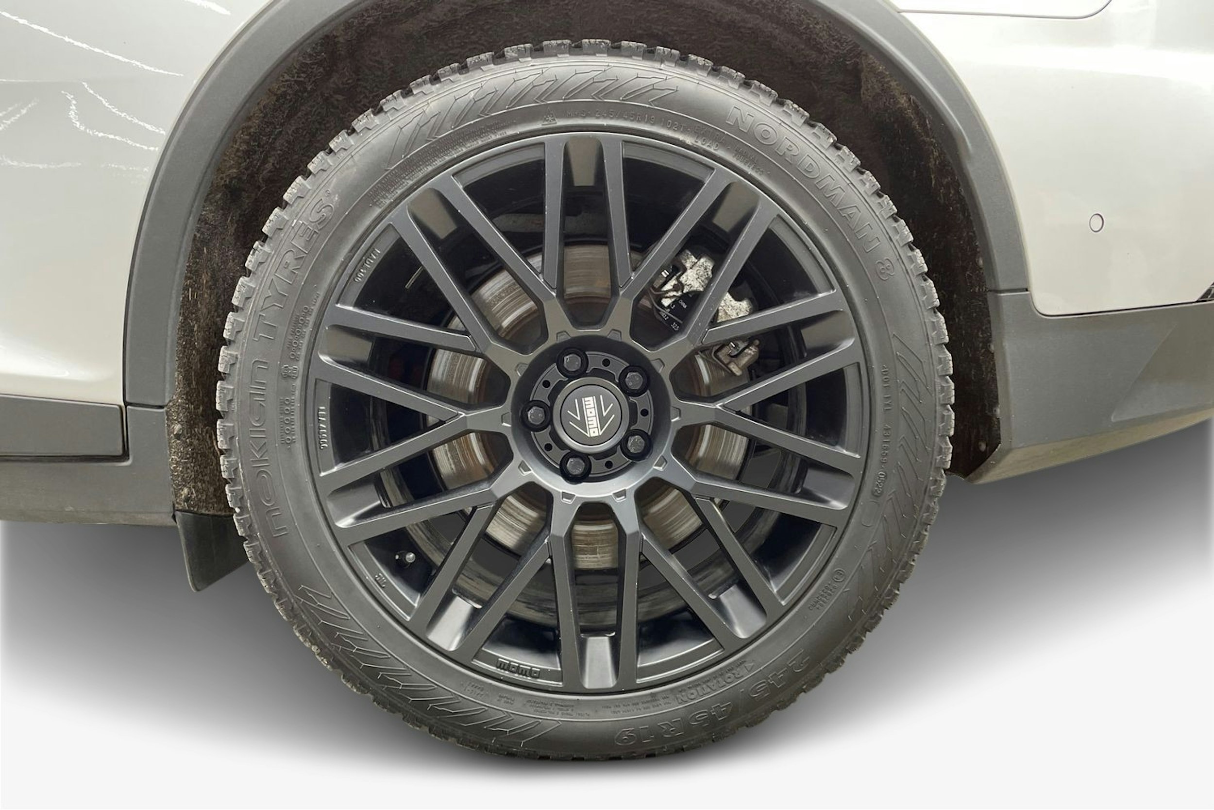 valkoinen Polestar 2 2023 kuva 9.