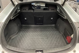 valkoinen Polestar 2 2023 kuva 12.