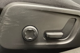 valkoinen Polestar 2 2023 kuva 24.