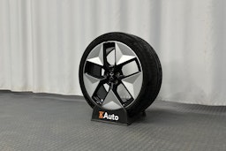 harmaa Polestar 2 2023 kuva 13.